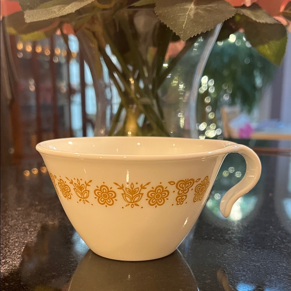 Flat Cup "Butterfly Gold"  (Corelle) by Corning